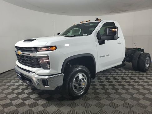 New 2026 Chevrolet Silverado 3500 LT w/ Convenience Package image 8