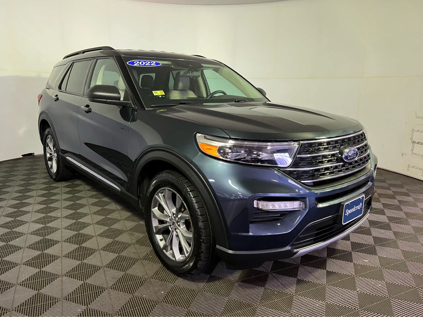 Used 2022 Ford Explorer XLT w/ Equipment Group 202A AWD/4WD image 1
