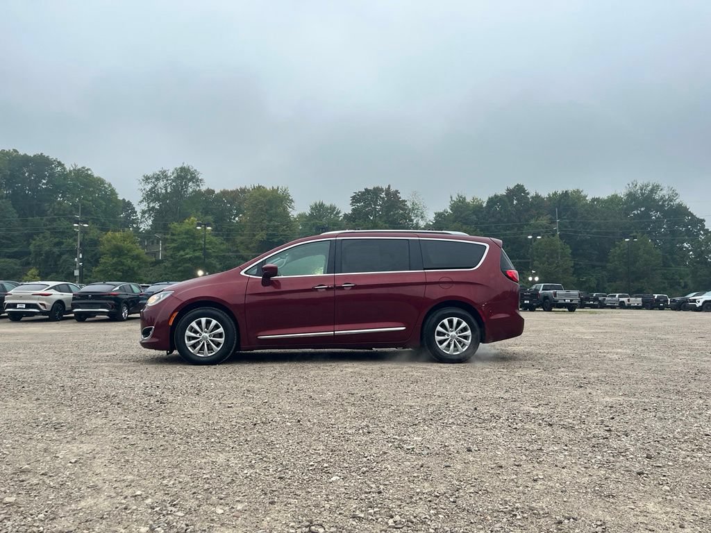 Used 2019 Chrysler Pacifica Touring-L FWD image 17