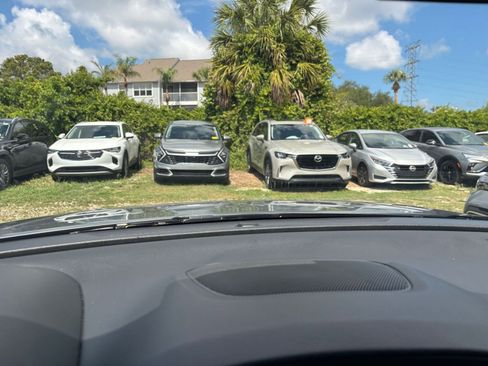 Used 2025 Kia Soul LX w/ LX Technology Package FWD image 17