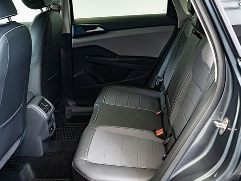 Used 2024 Volkswagen Taos SE image 35