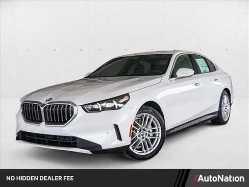 Used 2025 BMW 530i xDrive AWD/4WD image 1