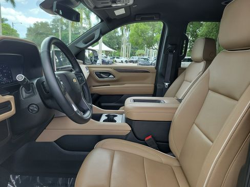 Used 2024 Chevrolet Tahoe Premier AWD/4WD image 17