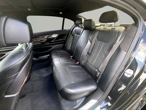 Used 2020 BMW 740i w/ M Sport Package RWD image 22
