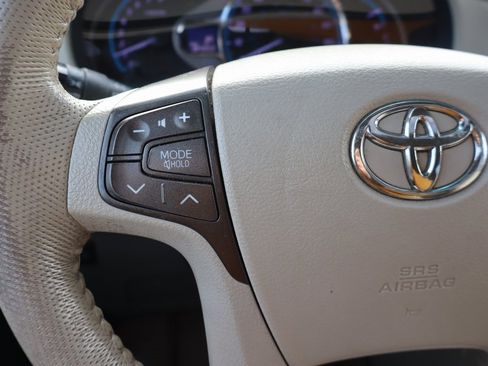 Used 2012 Toyota Sienna XLE image 8