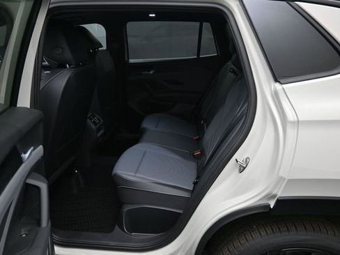 New 2026 Volkswagen Tiguan SE R-Line FWD image 11