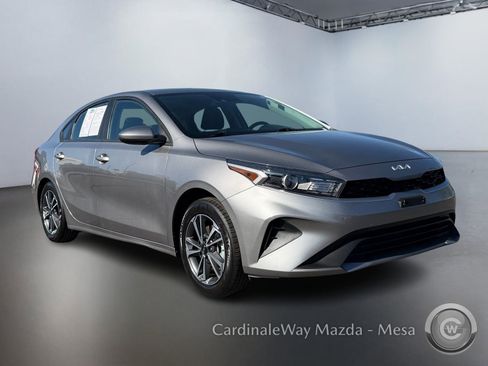 Used 2024 Kia Forte LXS image 2