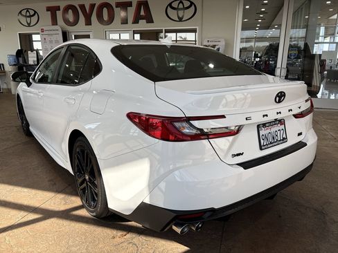 Used 2025 Toyota Camry SE w/ Convenience Package FWD image 8