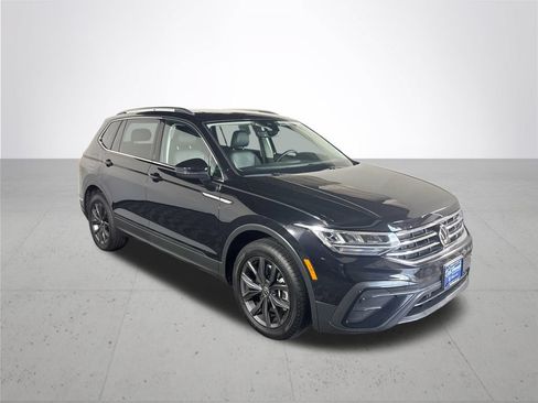Certified 2022 Volkswagen Tiguan SE w/ Panoramic Sunroof Package AWD/4WD image 5