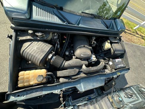 Used 2005 HUMMER H2 SUT w/ Preferred Equipment Group AWD/4WD image 35