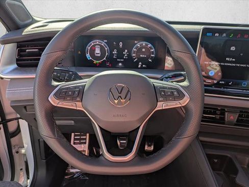 New 2026 Volkswagen Tiguan SE R-Line FWD image 10