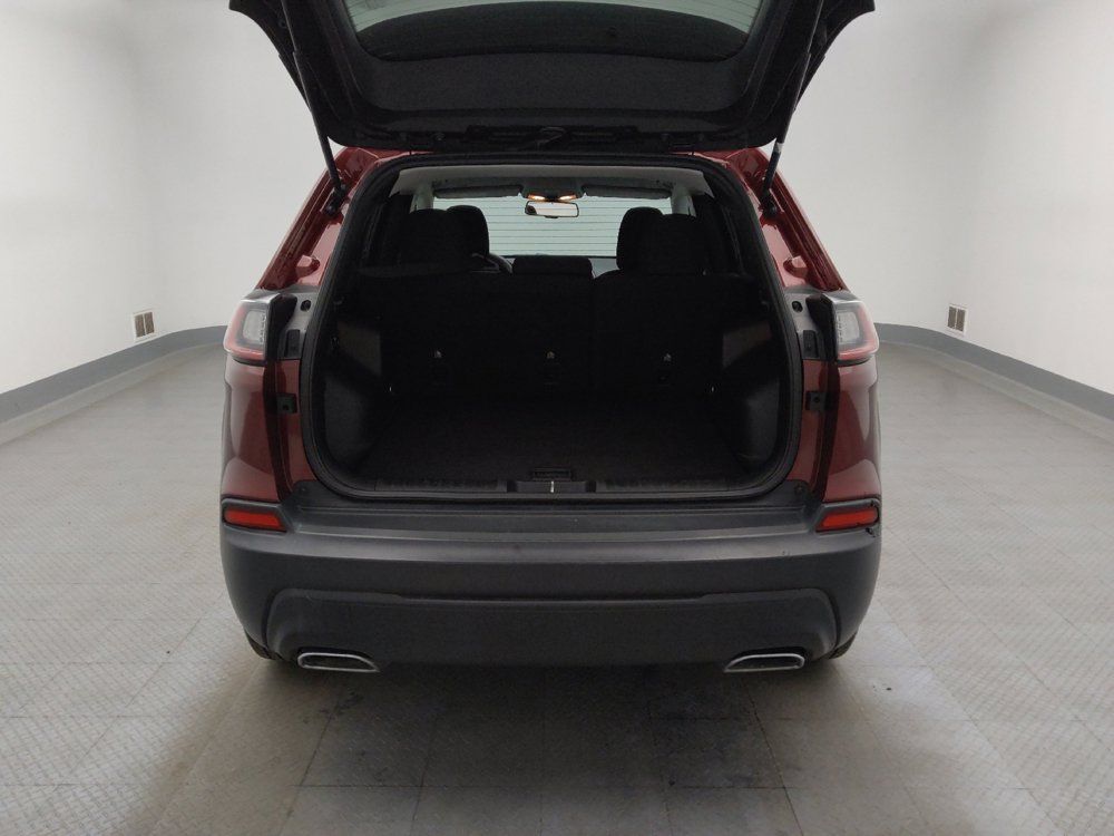 Used 2019 Jeep Cherokee Latitude w/ Popular Appearance Group FWD image 29