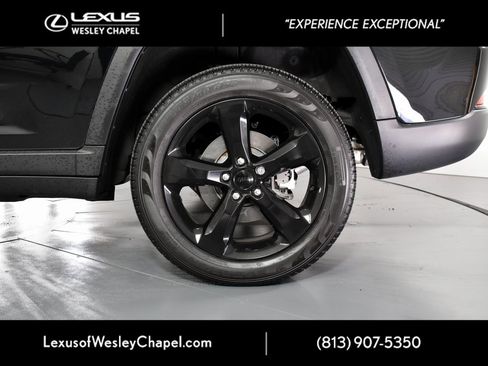 Used 2024 Jeep Grand Cherokee Limited w/ Black Appearance Package image 11