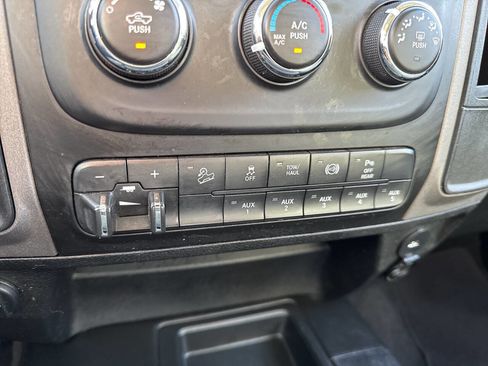 Used 2018 RAM 2500 Tradesman w/ Chrome Appearance Group image 32