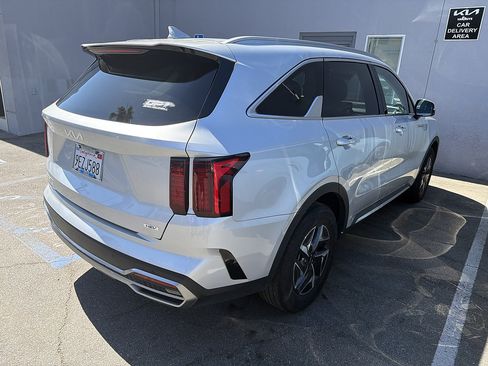 Used 2023 Kia Sorento EX FWD image 4