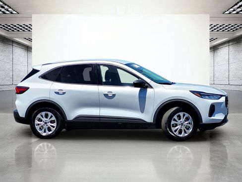 Used 2025 Ford Escape Active FWD image 5