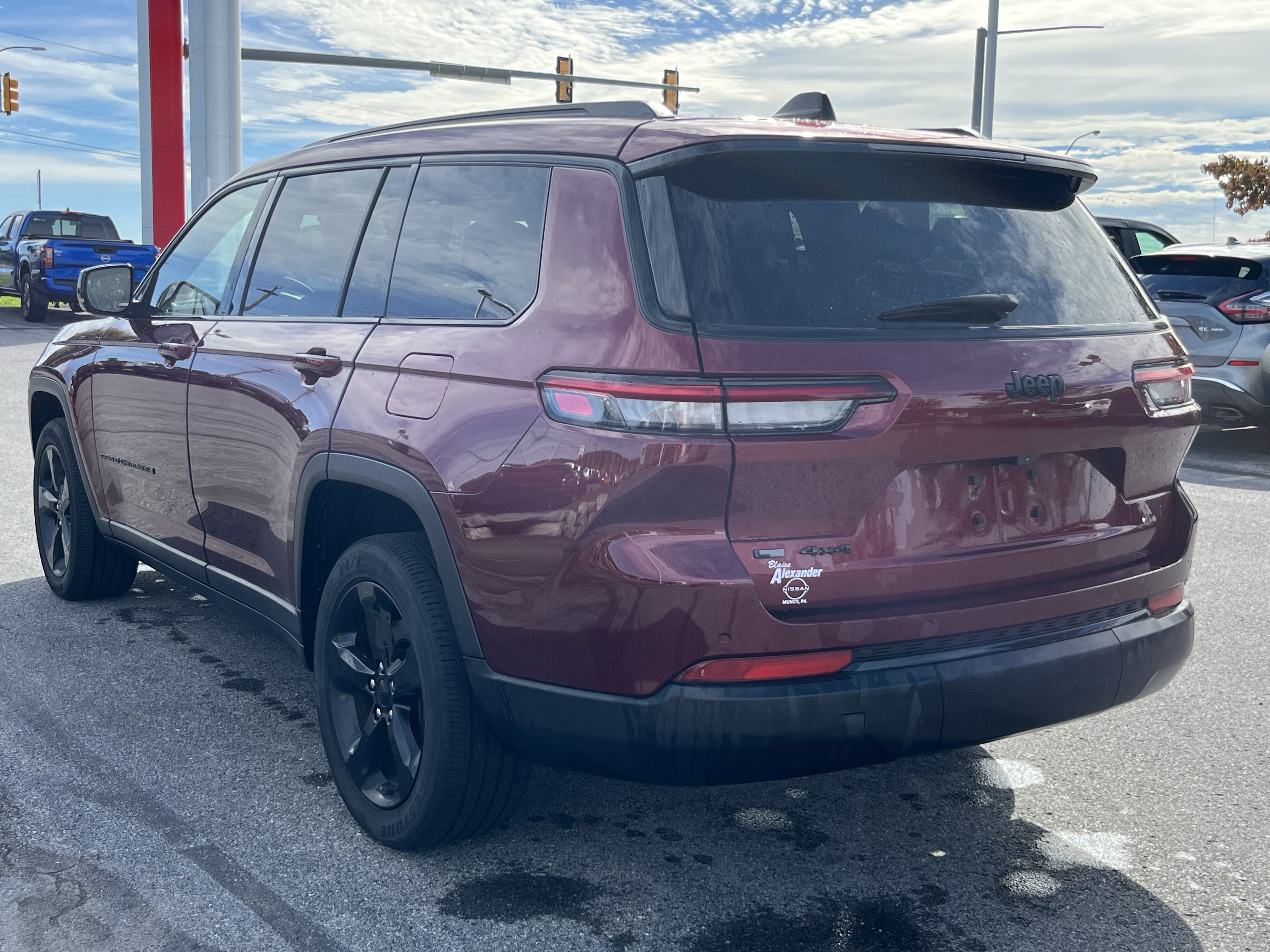 Used 2023 Jeep Grand Cherokee L Laredo AWD/4WD image 9