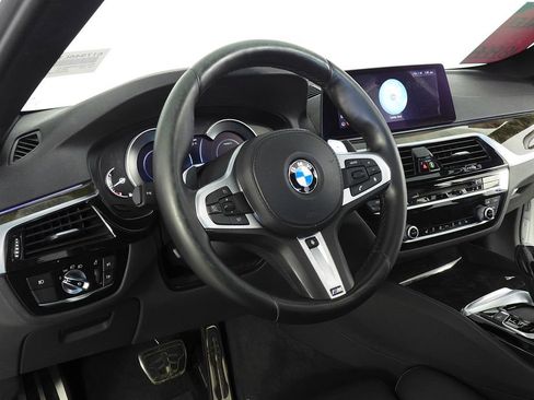 Used 2019 BMW 530e 530e iPerformance w/ M Sport Package image 31