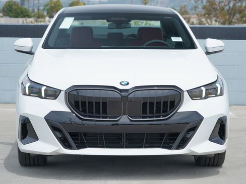 New 2026 BMW 530i w/ Executive Package image 2