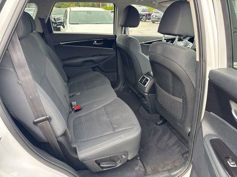 Used 2020 Kia Sorento LX AWD/4WD image 23
