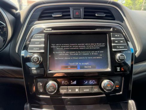 Used 2016 Nissan Maxima Platinum FWD image 17