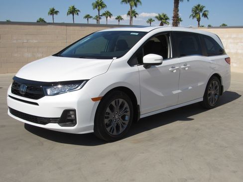 New 2026 Honda Odyssey Touring image 2