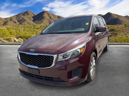 Used 2017 Kia Sedona LX FWD image 2