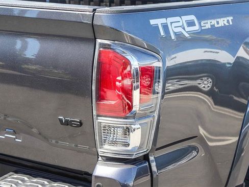 Used 2022 Toyota Tacoma TRD Sport w/ Technology Package image 7