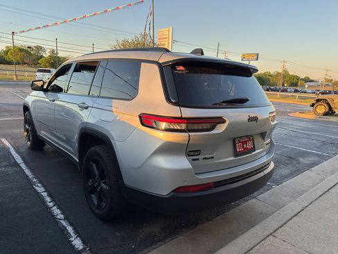 Used 2023 Jeep Grand Cherokee L Limited w/ Black Appearance Package image 3