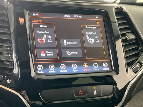 Used 2022 Jeep Cherokee Limited image 19