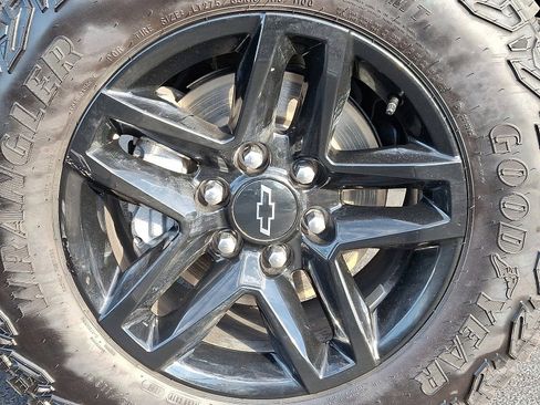 Used 2024 Chevrolet Silverado 1500 Custom Trail Boss w/ LPO, Dark Essentials Package image 7