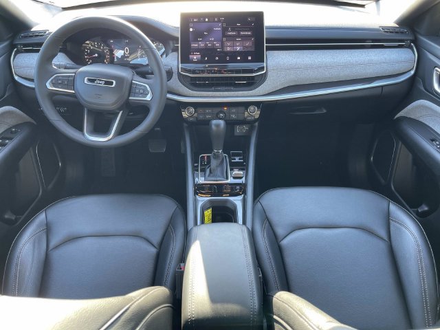Used 2023 Jeep Compass Latitude AWD/4WD image 17