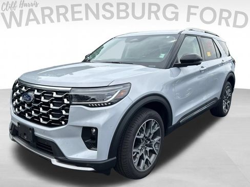 Used 2025 Ford Explorer Platinum w/ Ultimate Package AWD/4WD image 3