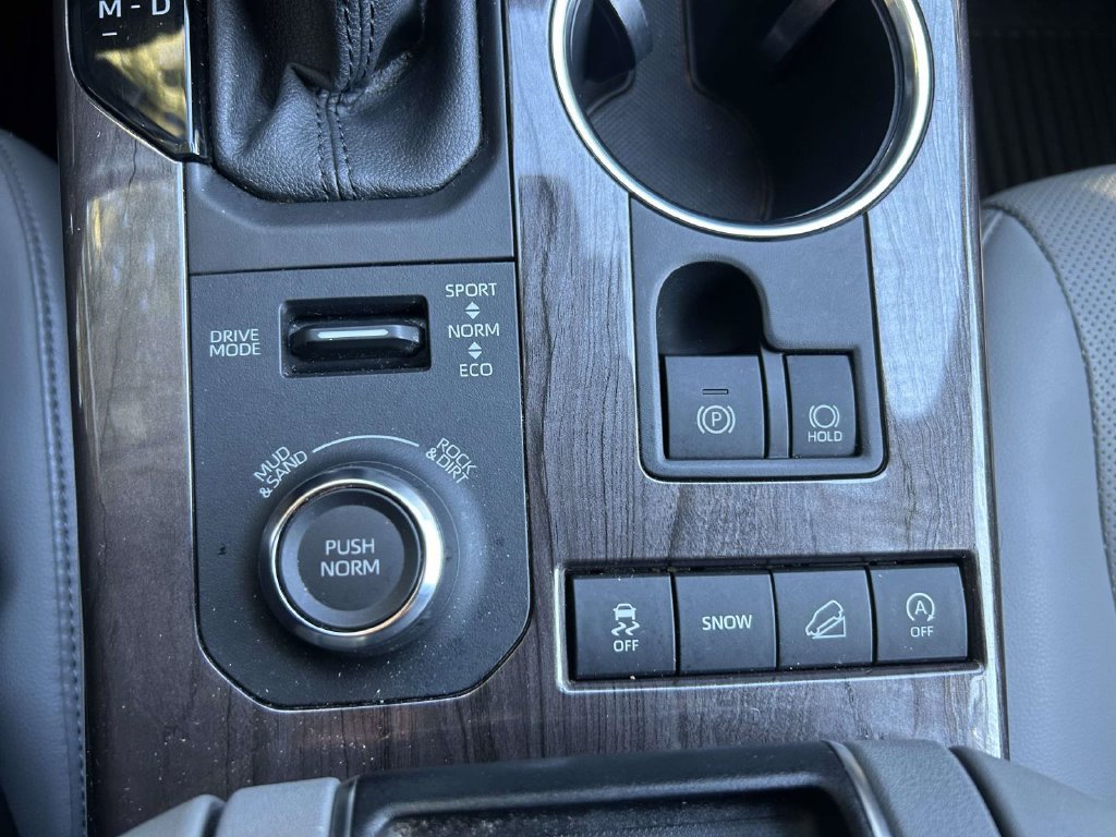 Used 2021 Toyota Highlander Platinum AWD/4WD image 18