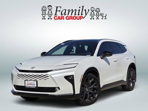 Used 2025 Toyota Crown Signia w/ Advanced Technology Package image 1