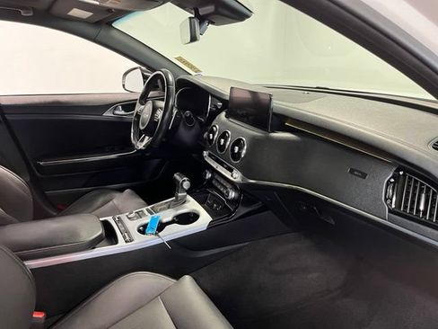 Used 2022 Kia Stinger GT1 RWD image 11