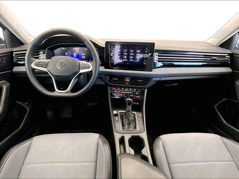 Used 2025 Volkswagen Jetta SE image 15