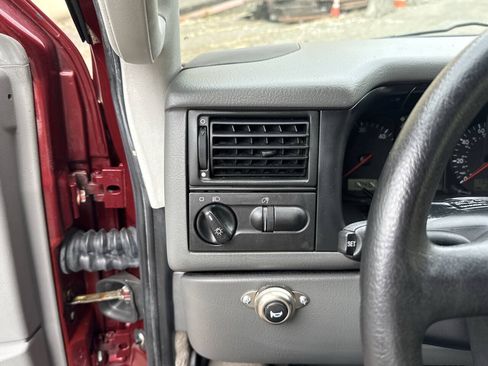 Used 1999 Volkswagen Eurovan MV FWD image 36