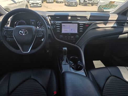Used 2020 Toyota Camry SE w/ Blackout Package FWD image 11