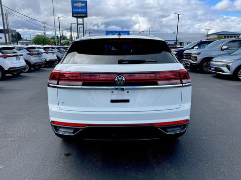 Used 2024 Volkswagen Atlas Cross Sport SE w/ Panoramic Sunroof Package FWD image 26