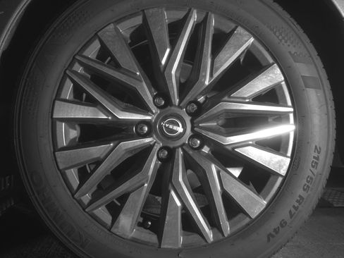 Used 2025 Nissan Altima 2.5 SV FWD image 14
