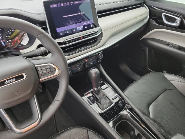 Used 2025 Jeep Compass Limited AWD/4WD image 29