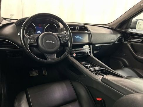 Used 2019 Jaguar F-PACE Premium AWD/4WD image 20