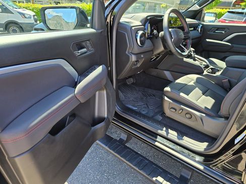 Used 2025 Chevrolet Colorado Z71 w/ Technology Package AWD/4WD image 24