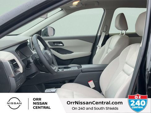 Used 2025 Nissan Rogue SV FWD image 17