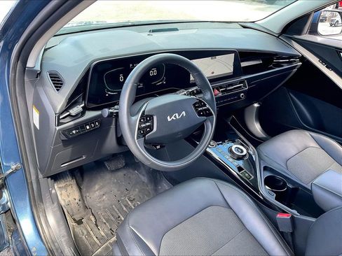 Used 2023 Kia Niro EX w/ EX Cold Weather Package image 8