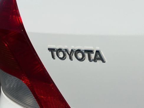 Used 2011 Toyota Yaris 2-Door Hatchback w/ Convenience Pkg FWD image 9