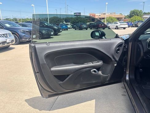 Used 2015 Dodge Challenger R/T Scat Pack w/ Leather Interior Group RWD image 9