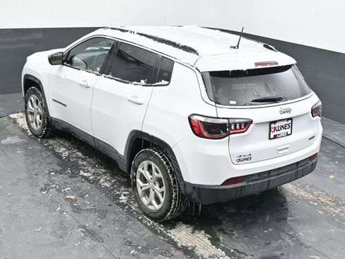 Used 2024 Jeep Compass Latitude image 38