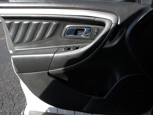 Used 2017 Ford Taurus SEL w/ Equipment Group 201A image 12